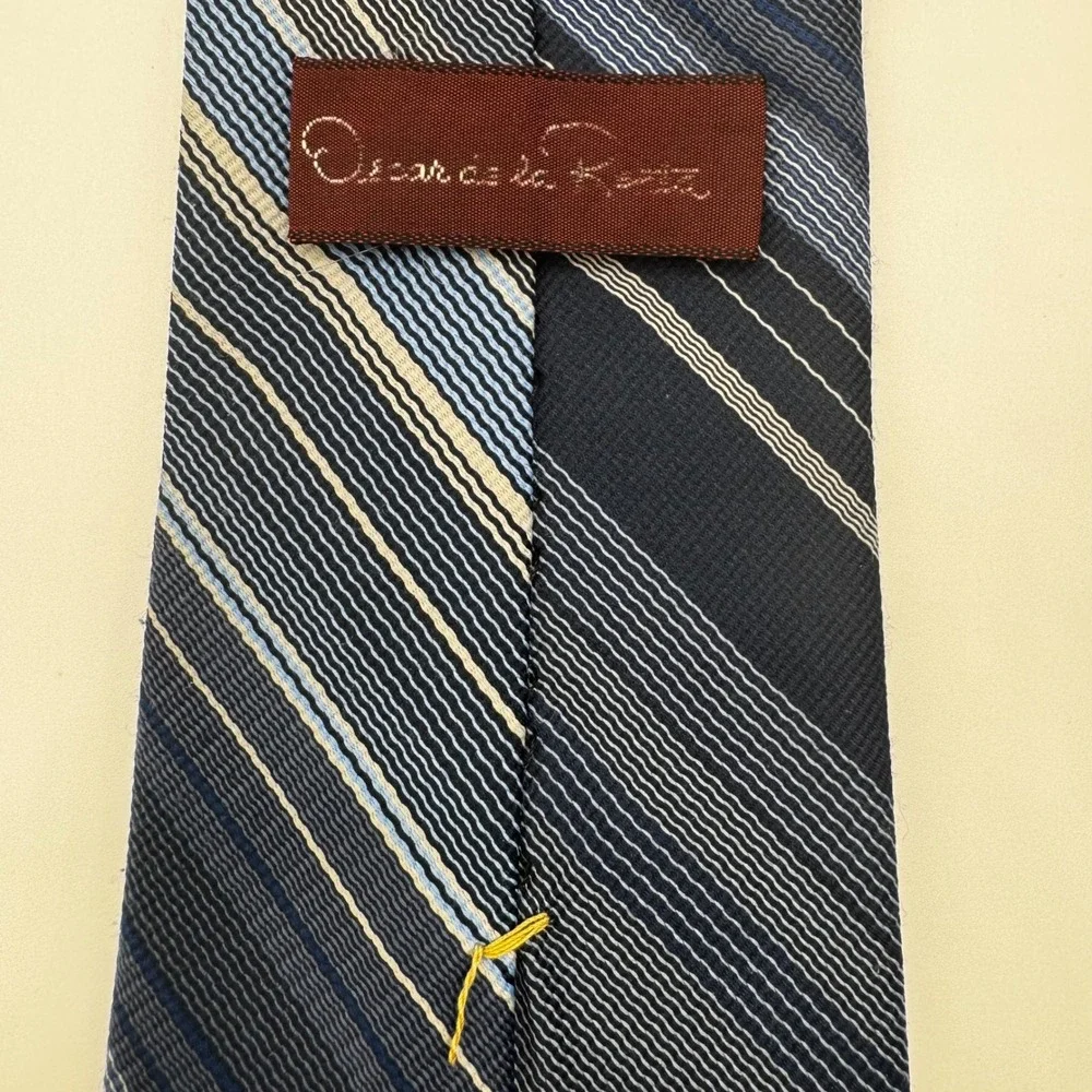 Oscar de la Renta Mens‎ Striped Silk Necktie Navy Blue White Luxury Designer Tie